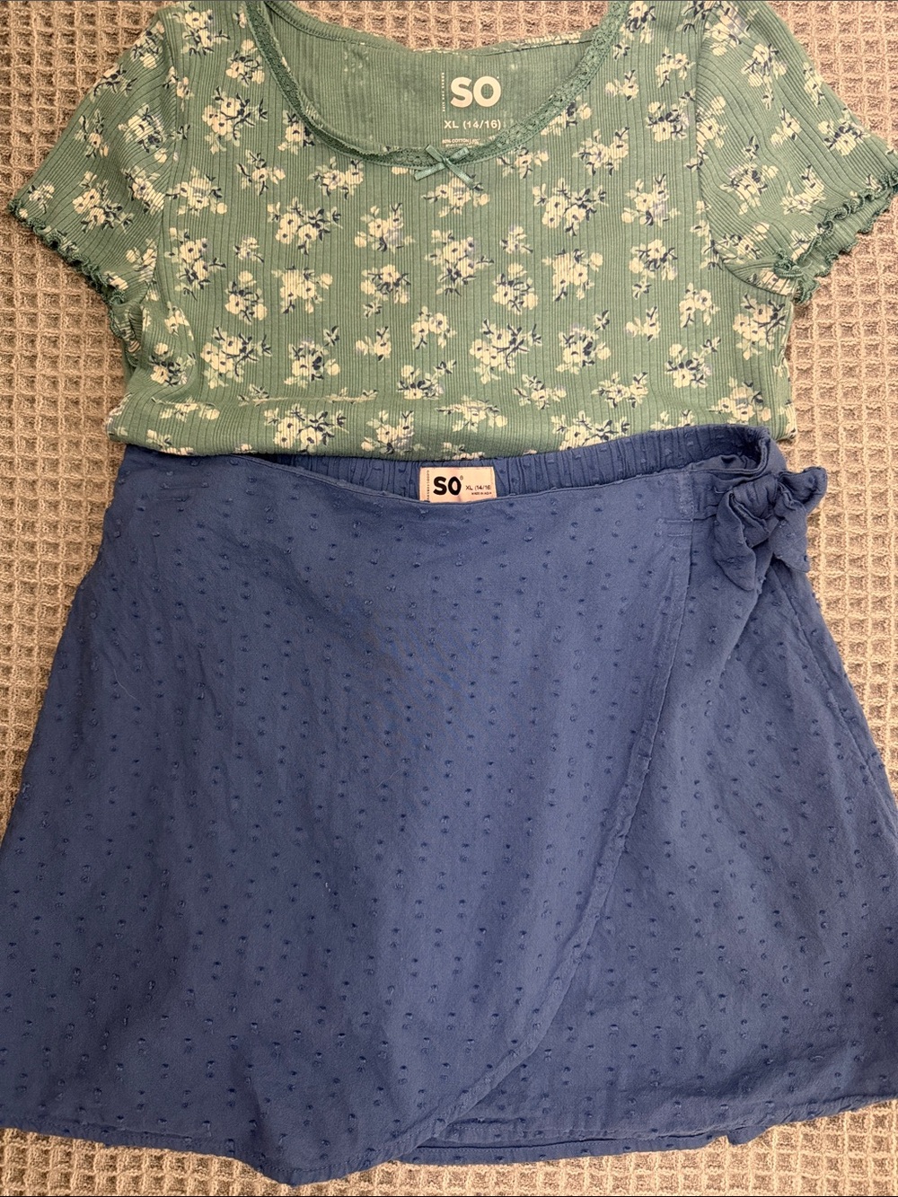 Girl’s SO Green Floral Scoop Neck Top with Blue Wrap Skort XL